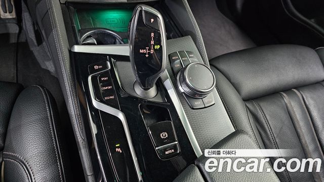 BMW 5 Series (G30) 520i M Sport 2023 — фото 9