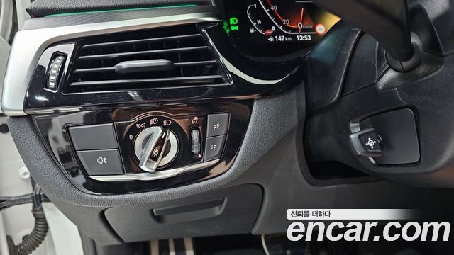 BMW 5 Series (G30) 520i M Sport 2023 — фото 16