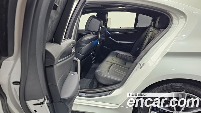 BMW 5 Series (G30) 520i M Sport 2023 — фото 26