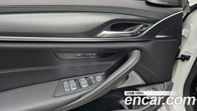 BMW 5 Series (G30) 520i M Sport 2023 — фото 29