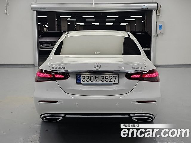 Mercedes-Benz E-Class (W213) E220d 4MATIC Exclusive 2023 — фото 3