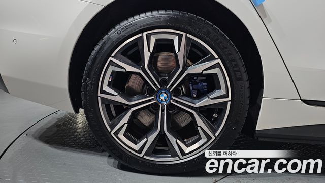 BMW i4 eDrive40 M Sports Pro 2024 — фото 21