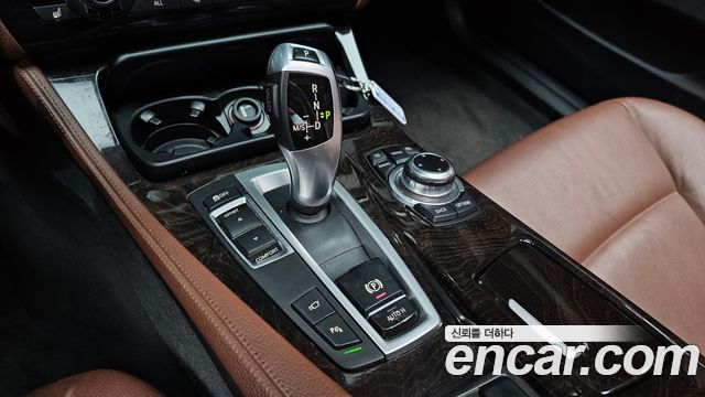 BMW 5 Series (F10) 528i 2012 — фото 9
