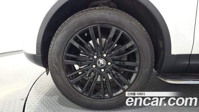 Land Rover Discovery 5 2.0 SD4 SE 2018 — фото 5