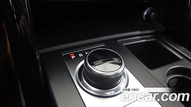 Land Rover Discovery 5 2.0 SD4 SE 2018 — фото 9