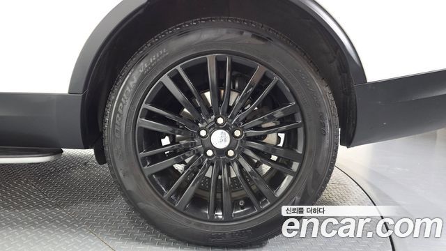 Land Rover Discovery 5 2.0 SD4 SE 2018 — фото 21