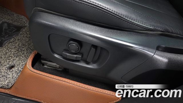 Land Rover Discovery 5 2.0 SD4 SE 2018 — фото 32