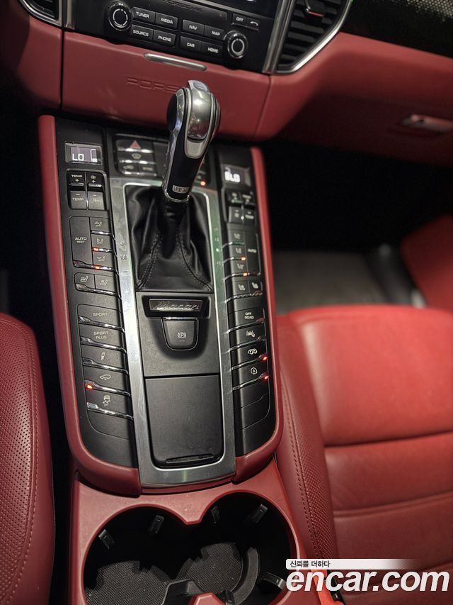 Porsche Macan 3.6 Turbo 95B 2017 — фото 12
