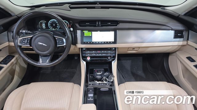 Jaguar XF (X260) 20d Prestige AWD 2018 — фото 7