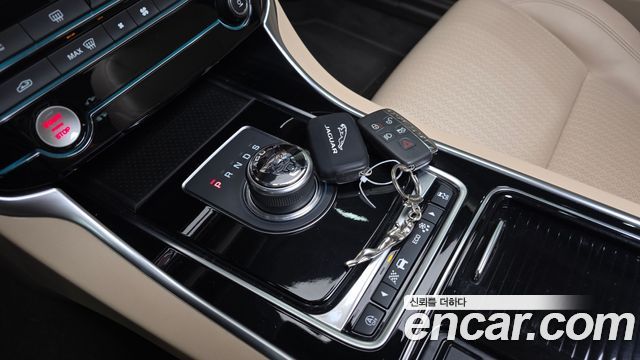 Jaguar XF (X260) 20d Prestige AWD 2018 — фото 9
