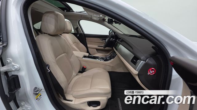 Jaguar XF (X260) 20d Prestige AWD 2018 — фото 10