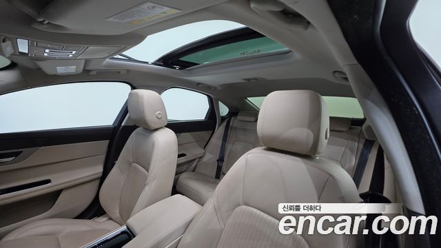 Jaguar XF (X260) 20d Prestige AWD 2018 — фото 16