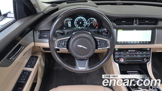 Jaguar XF (X260) 20d Prestige AWD 2018 — фото 20