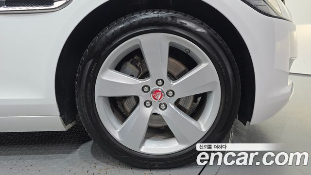 Jaguar XF (X260) 20d Prestige AWD 2018 — фото 27