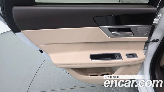 Jaguar XF (X260) 20d Prestige AWD 2018 — фото 31