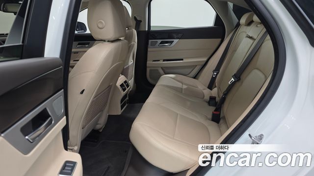 Jaguar XF (X260) 20d Prestige AWD 2018 — фото 32