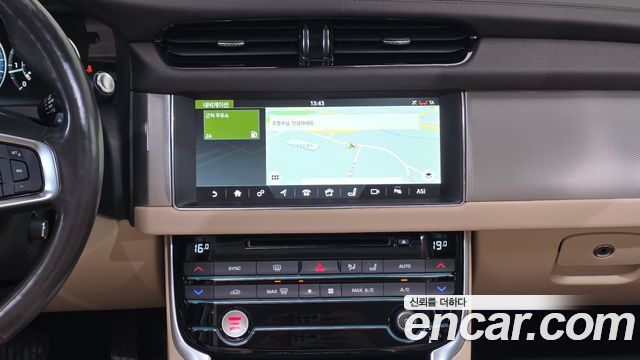 Jaguar XF (X260) 20d Prestige AWD 2018 — фото 33