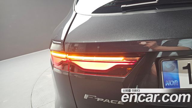 Jaguar F-PACE P 250 SE 2022 — фото 23