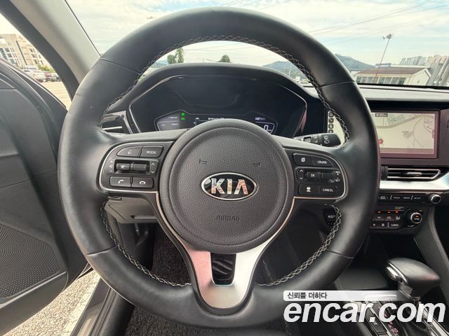 Kia Niro 1.6 HEV Noblesse Special 2021 — фото 15