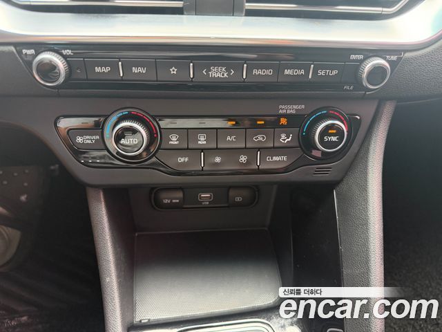 Kia Niro 1.6 HEV Noblesse Special 2021 — фото 18