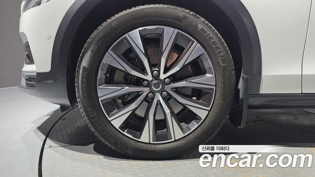 Volvo V90 Cross Country B5 Ultimate AWD 2024 — фото 5