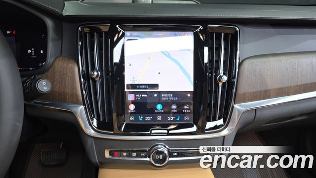 Volvo V90 Cross Country B5 Ultimate AWD 2024 — фото 13