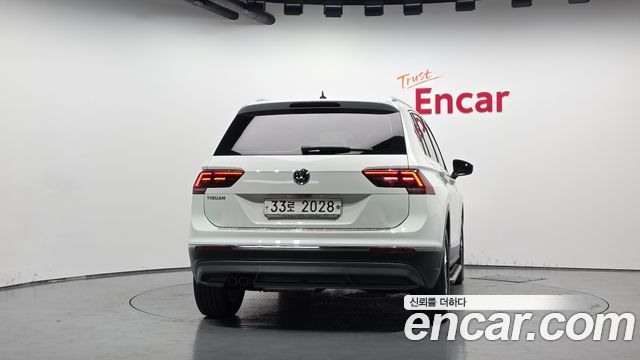 Volkswagen Tiguan (II) 2.0 TDI Premium 2018 — фото 4