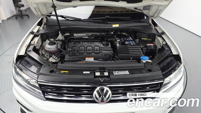 Volkswagen Tiguan (II) 2.0 TDI Premium 2018 — фото 6