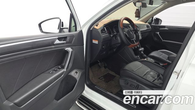 Volkswagen Tiguan (II) 2.0 TDI Premium 2018 — фото 10