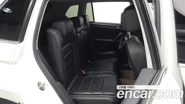 Volkswagen Tiguan (II) 2.0 TDI Premium 2018 — фото 15