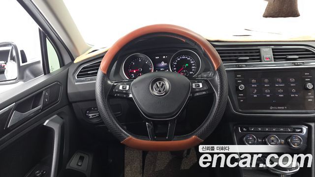Volkswagen Tiguan (II) 2.0 TDI Premium 2018 — фото 16