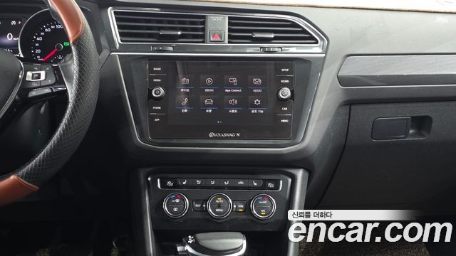 Volkswagen Tiguan (II) 2.0 TDI Premium 2018 — фото 17