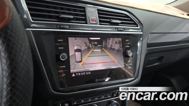 Volkswagen Tiguan (II) 2.0 TDI Premium 2018 — фото 18