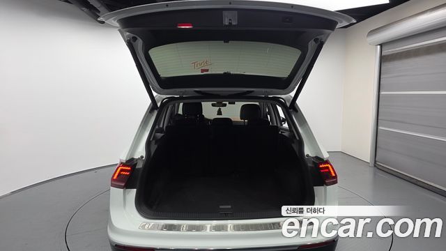 Volkswagen Tiguan (II) 2.0 TDI Premium 2018 — фото 24