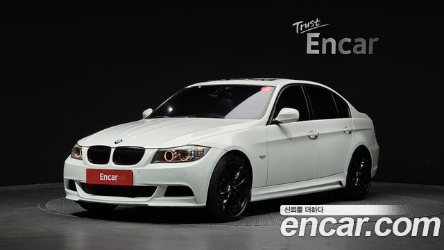 BMW 3 Series (E90) 320d Sedan Black and White