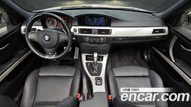 BMW 3 Series (E90) 320d Sedan Black and White 2011 — фото 7