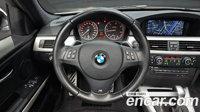 BMW 3 Series (E90) 320d Sedan Black and White 2011 — фото 17