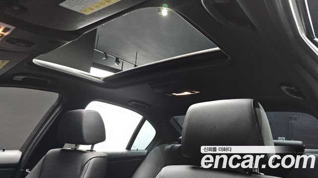 BMW 3 Series (E90) 320d Sedan Black and White 2011 — фото 21