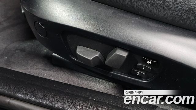 BMW 3 Series (E90) 320d Sedan Black and White 2011 — фото 22