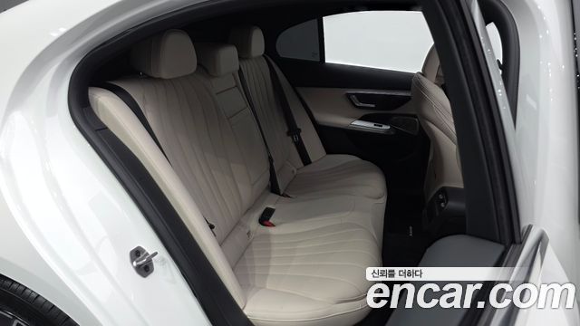 Mercedes-Benz E-Class (W214) E300 4MATIC AMG Line 2026 — фото 11