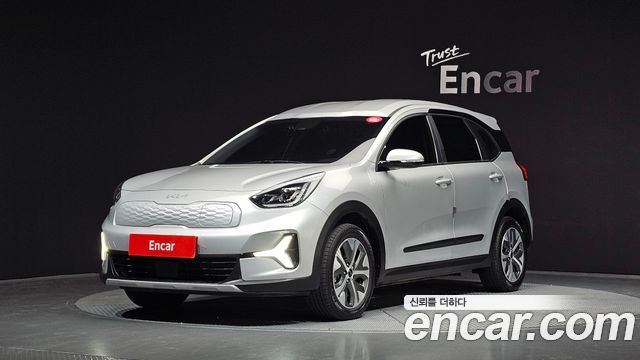 Kia Niro Plus Air 2023 — фото 1