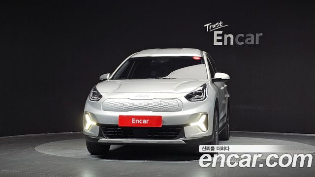 Kia Niro Plus Air 2023 — фото 3