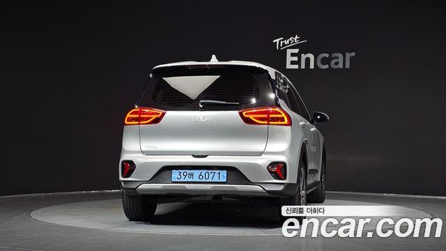 Kia Niro Plus Air 2023 — фото 4