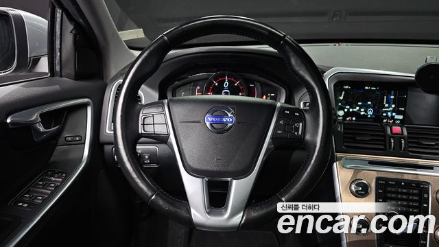 Volvo XC60 D3 1st 2016 — фото 13