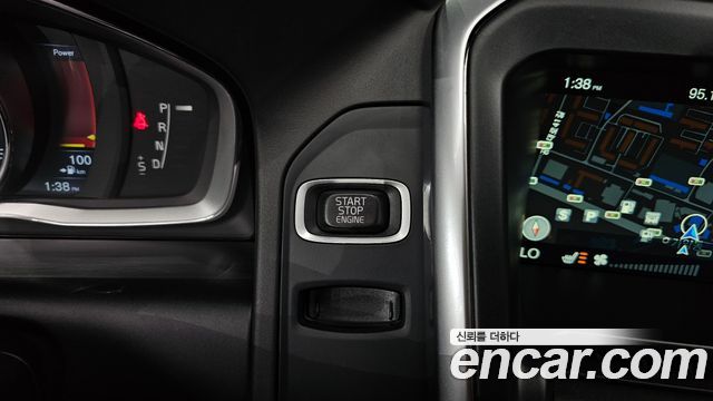 Volvo XC60 D3 1st 2016 — фото 18