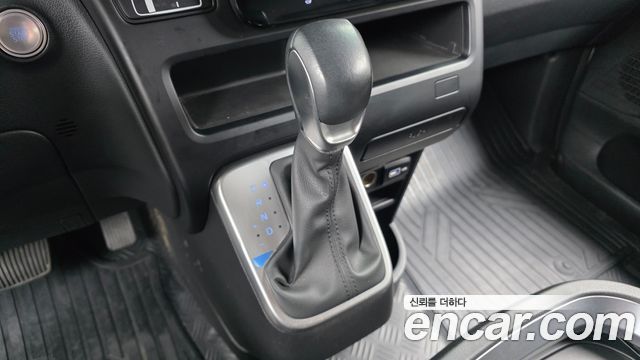 Hyundai Staria L3.5 Cargo 5-Seater Modern 2023 — фото 9
