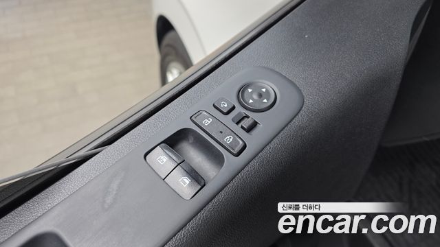 Hyundai Staria L3.5 Cargo 5-Seater Modern 2023 — фото 27
