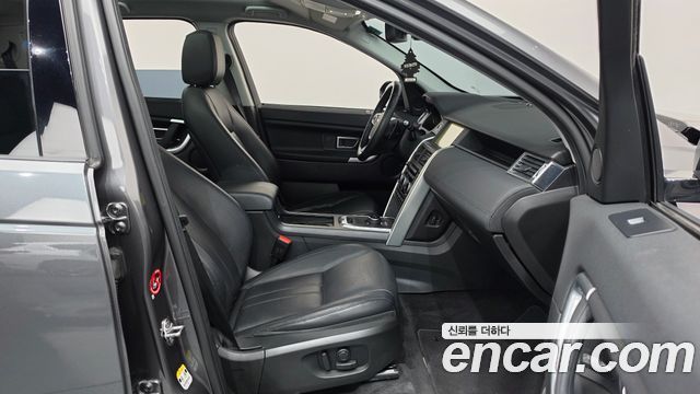 Land Rover Discovery Sport 2.0 TD4 SE 2017 — фото 11