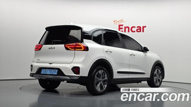 Kia Niro Plus Air 2023 — фото 2