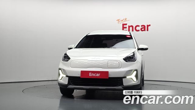 Kia Niro Plus Air 2023 — фото 3